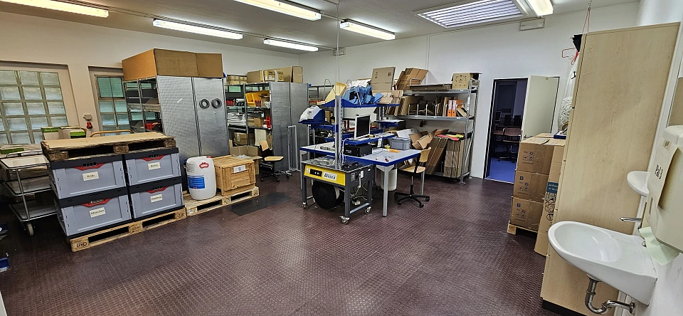 Der Verpackungsbereich im &Uuml;bungslager