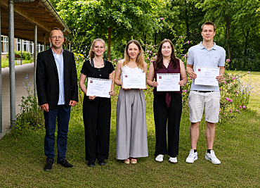 alle Preisträger:innen im Garten