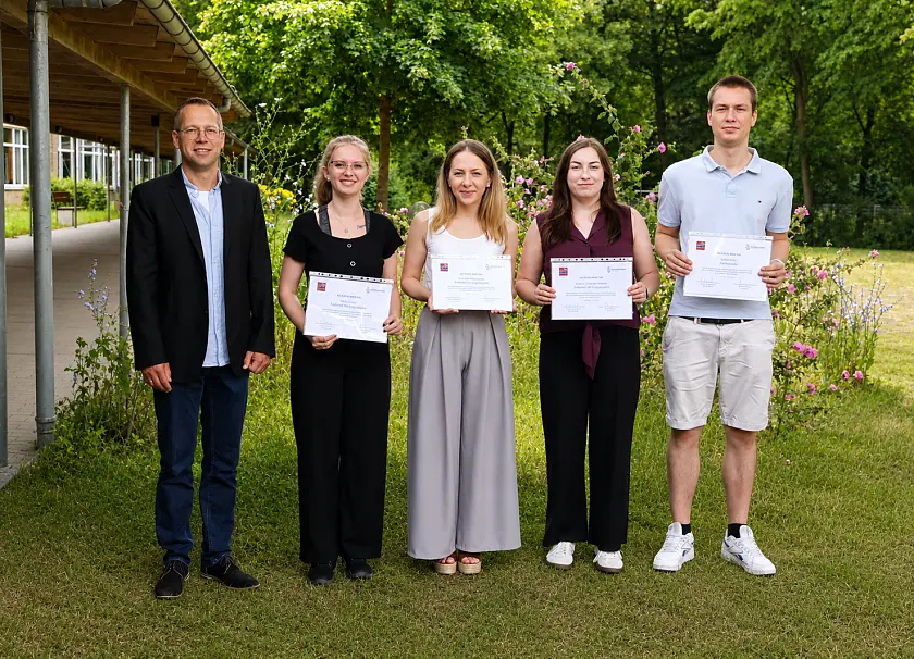 alle Preisträger:innen im Garten